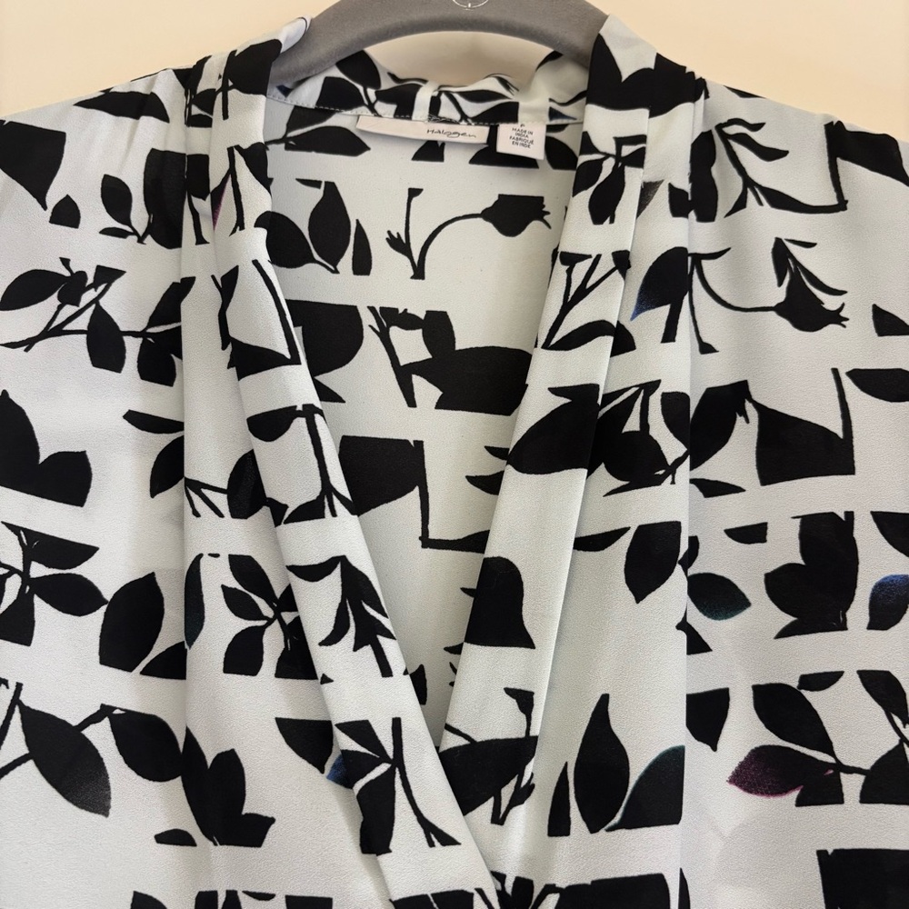 Nordstrom Halogen Sea-foam Green and Black Print Sleeveless V-Neck Blouse, SP - Picture 2 of 8